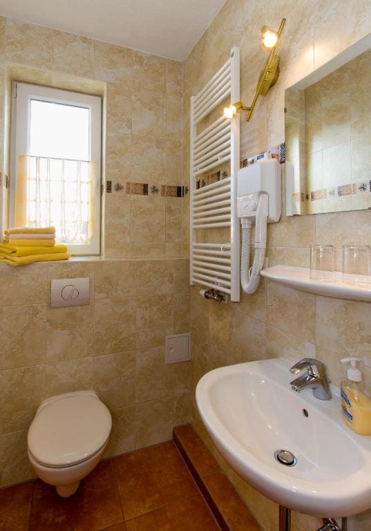 Double Room with Private Bathroom room - Image 3