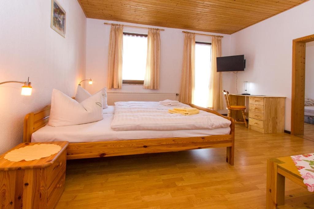 Double Room with Private Bathroom room - Image 2