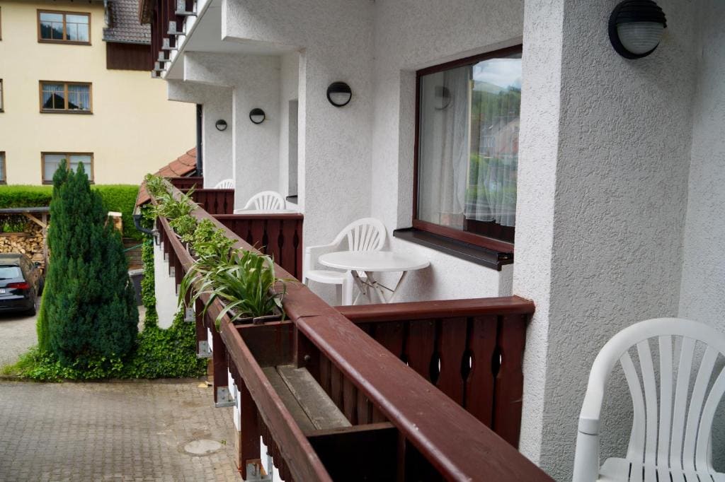 Double or Twin Room with Balcony room - Image 3
