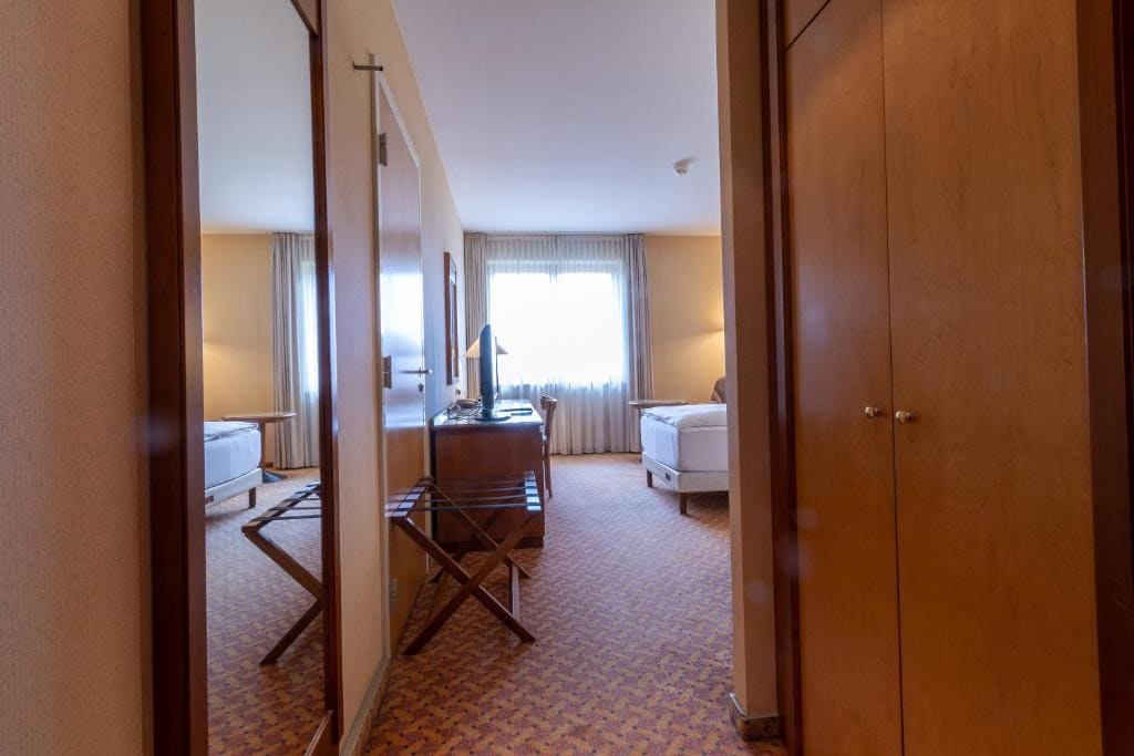 Standard Twin Room room - Image 3