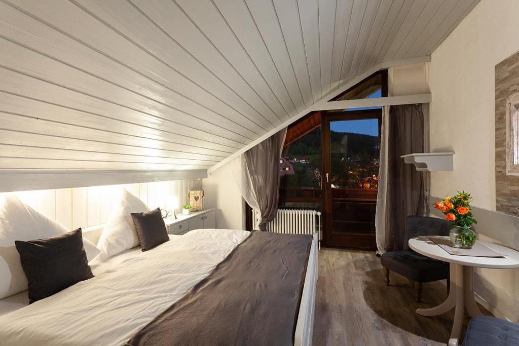 Small Double Room room - Image 1