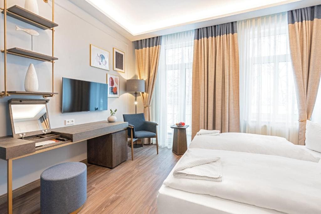 Double Room with Balcony room - Image 1