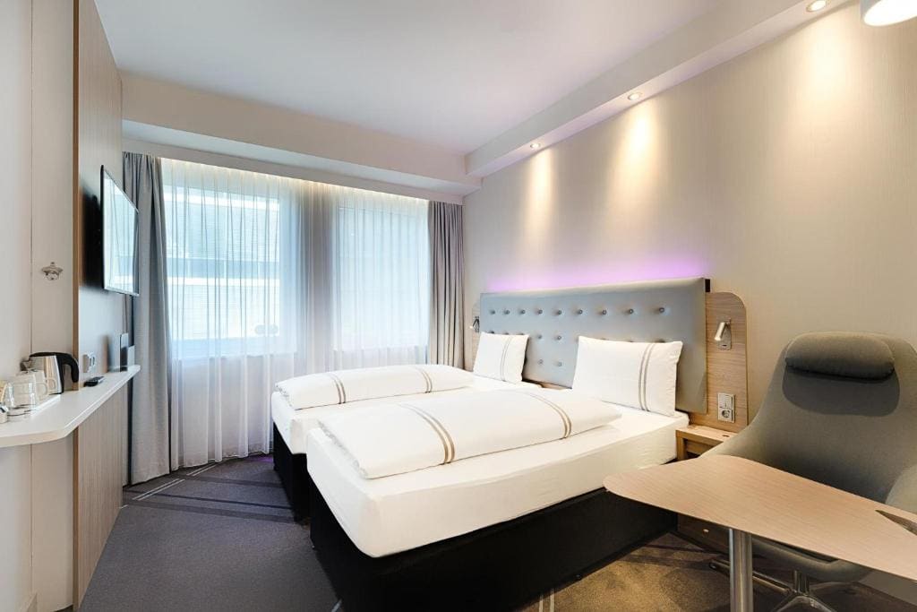 Standard Twin Room room - Image 1