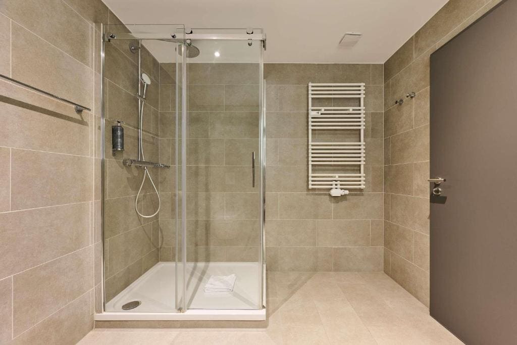 Standard Quadruple Room room - Image 1