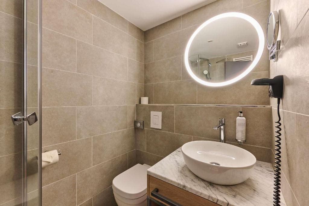 Twin Room - Disability Access room - Image 2