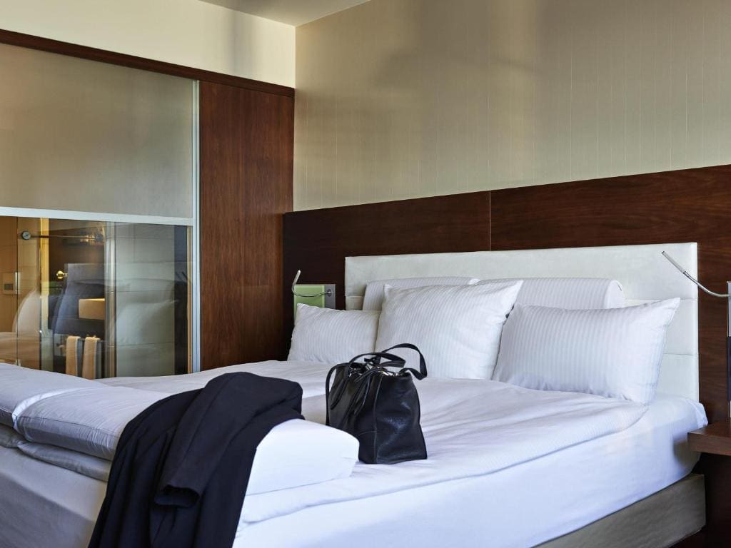 Deluxe King Room room - Image 3