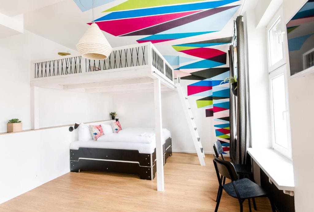 Six-Bedroom room - Image 1