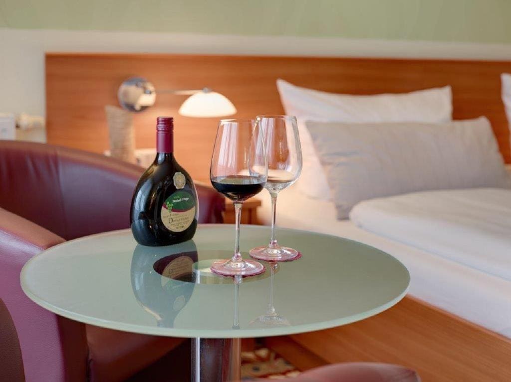 Double Room with Balcony room - Image 2