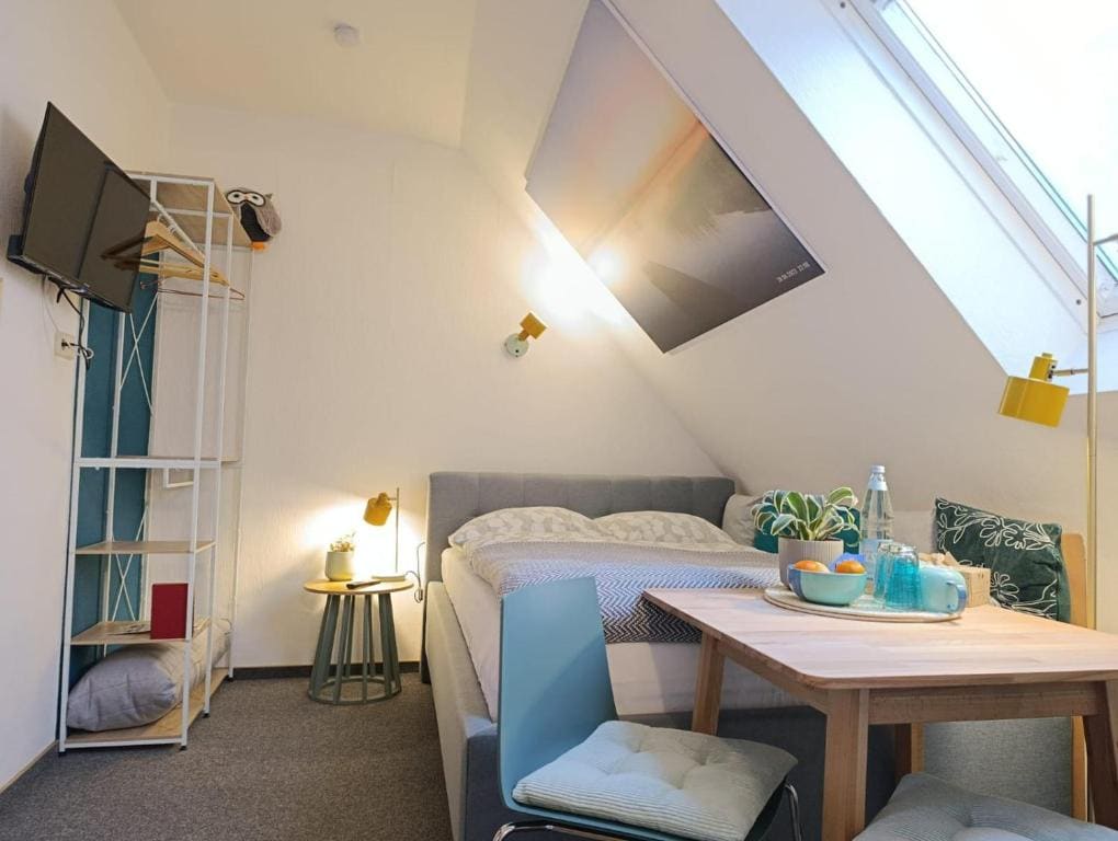 Small Double Room room - Image 2