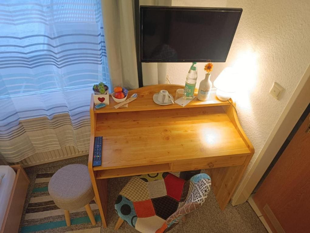 Small Single Room room - Image 3