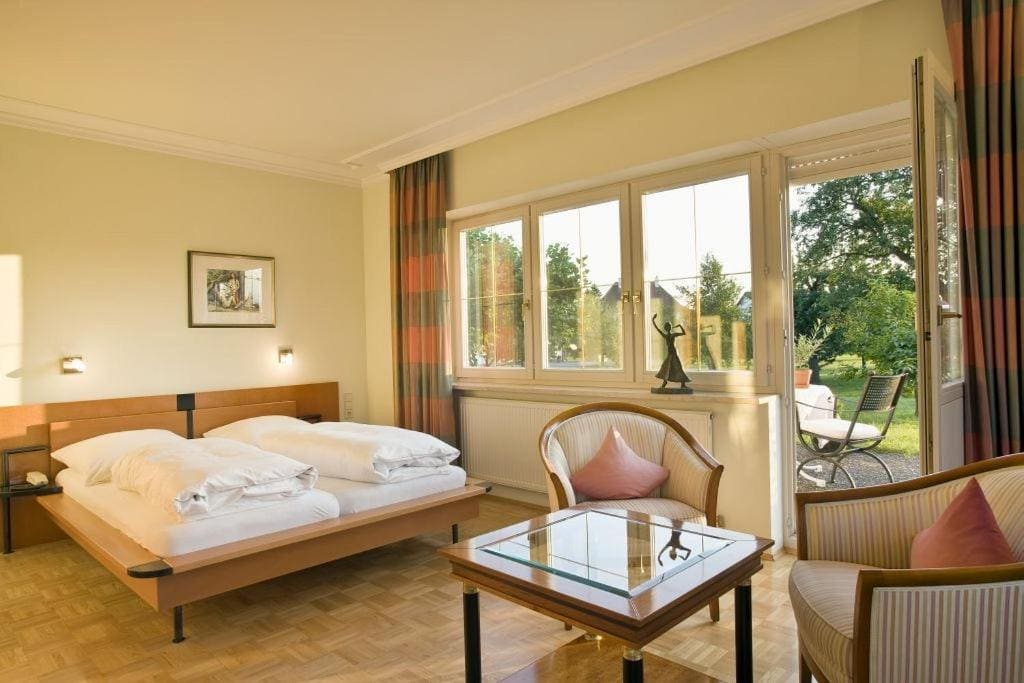 Comfort Double Room with Garden View room - Image 2