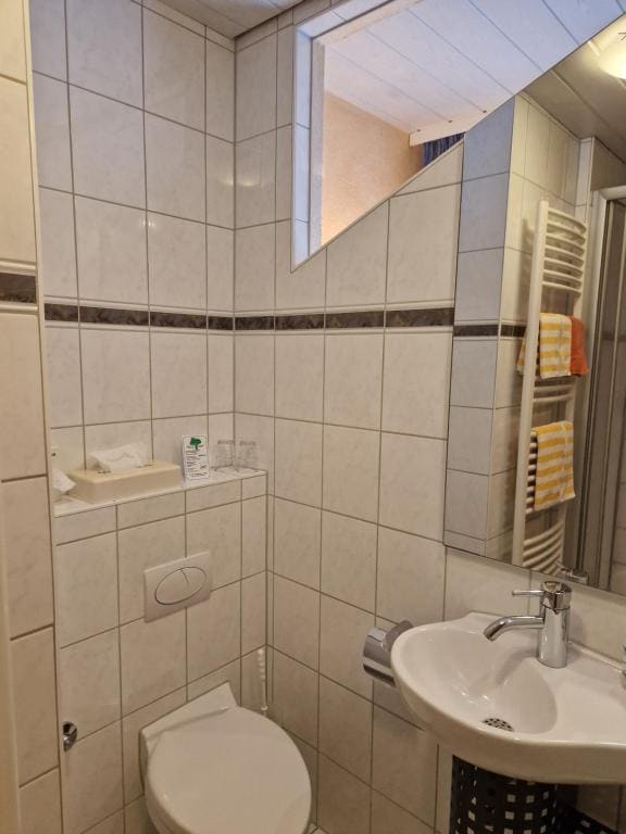 Single Room with Shower room - Image 1