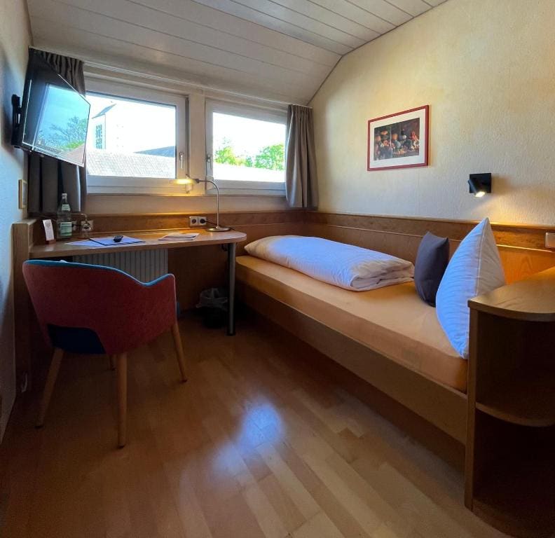 Small Single Room room - Image 1