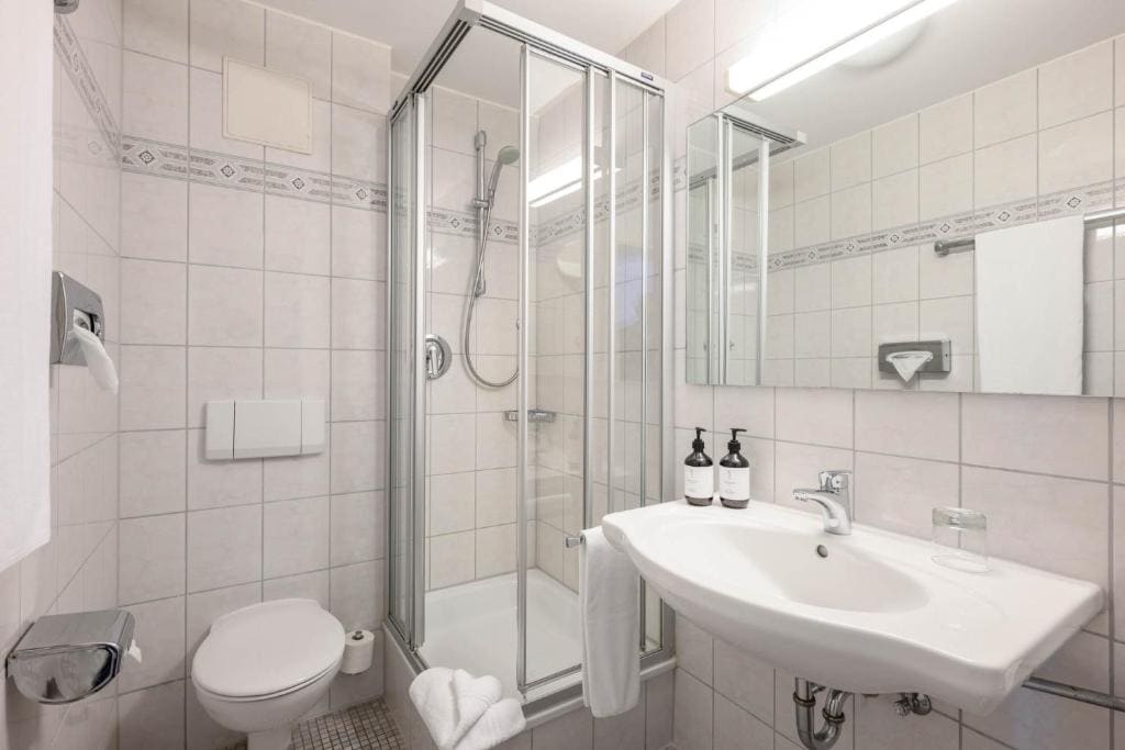 Small Double Room room - Image 3