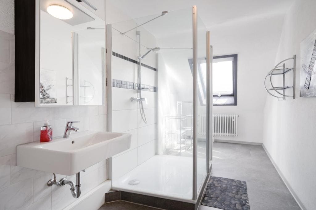 Double Room with Shared Bathroom room - Image 3