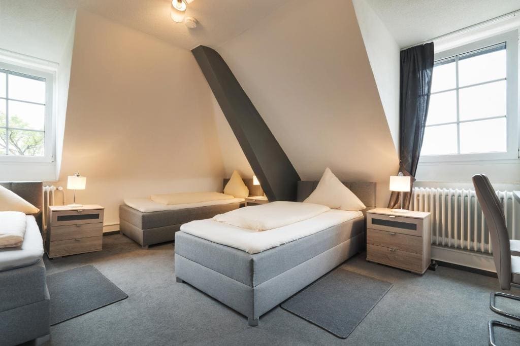 Triple Room with Shared Bathroom room - Image 1