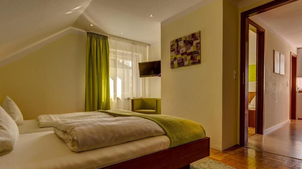 Three-Bedroom Apartment room - Image 1
