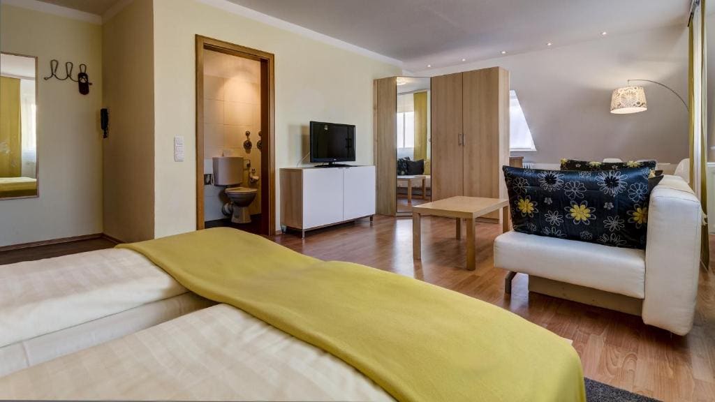 One-Bedroom Apartment room - Image 1