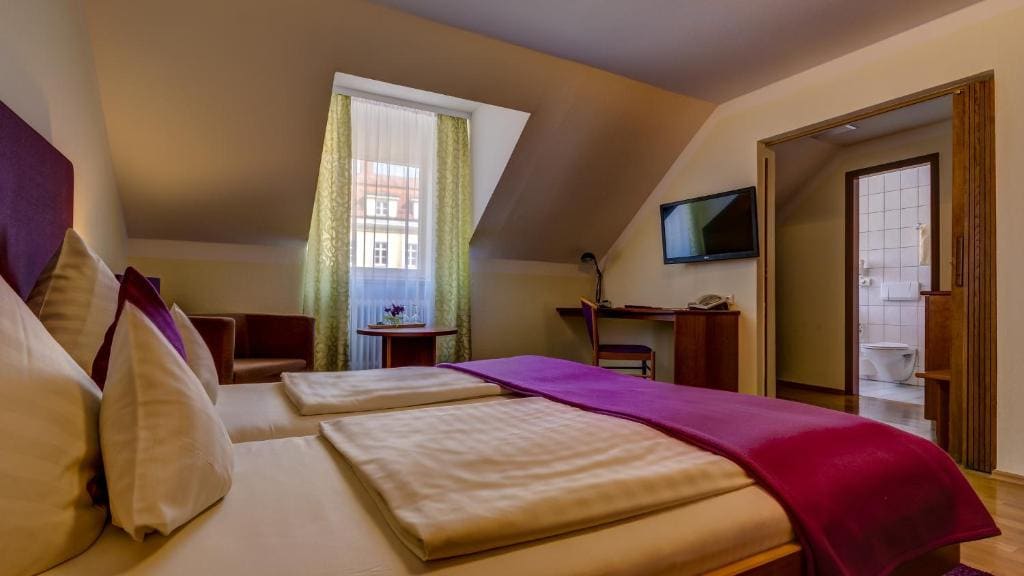 Family Room room - Image 2