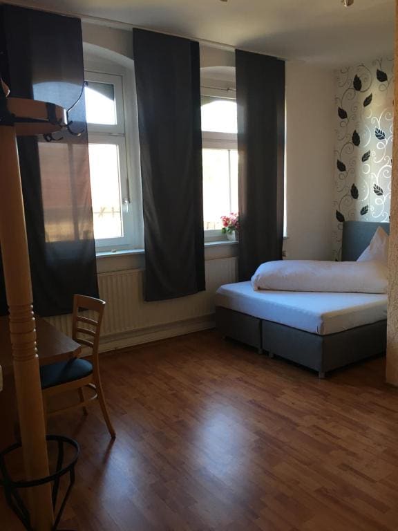 Budget Double Room room - Image 3