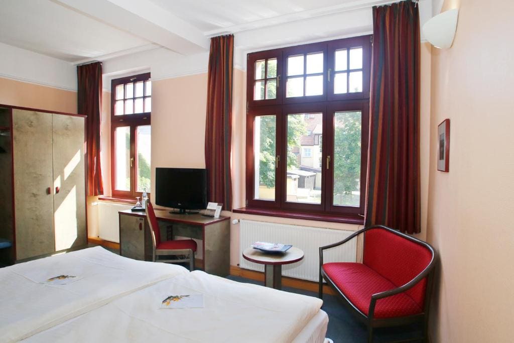Double Room with Private Bathroom room - Image 3
