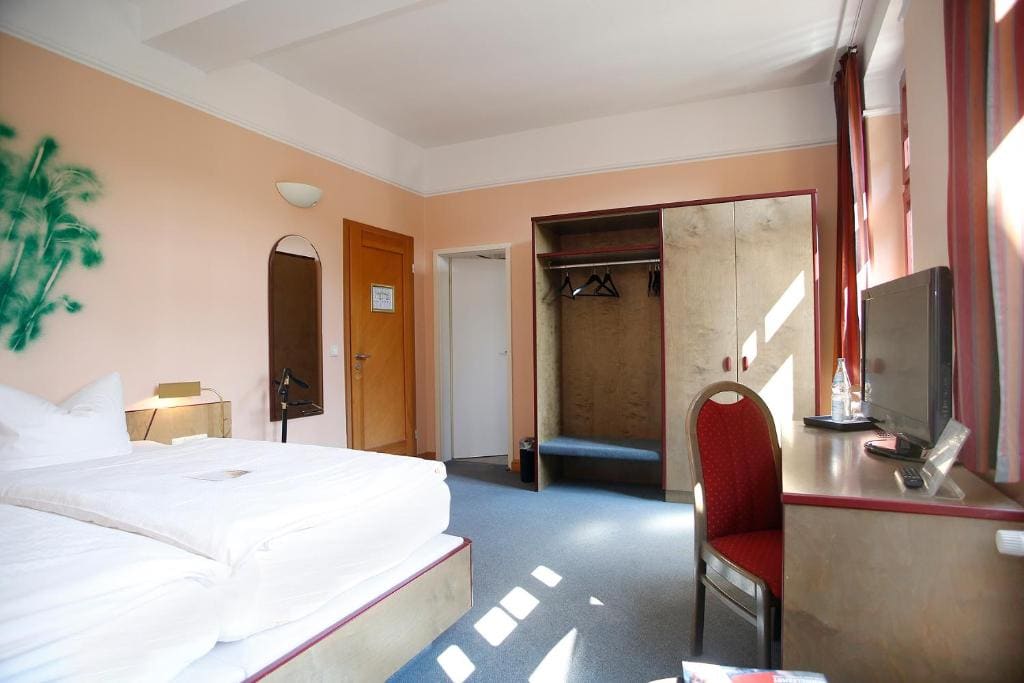 Double Room with Private Bathroom room - Image 2