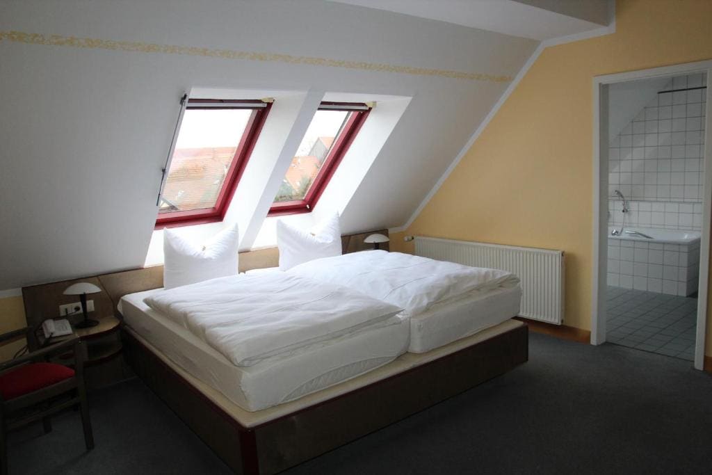 Economy Double Room room - Image 3