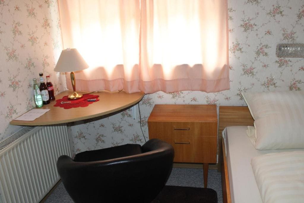 Single Room with Private Bathroom room - Image 2