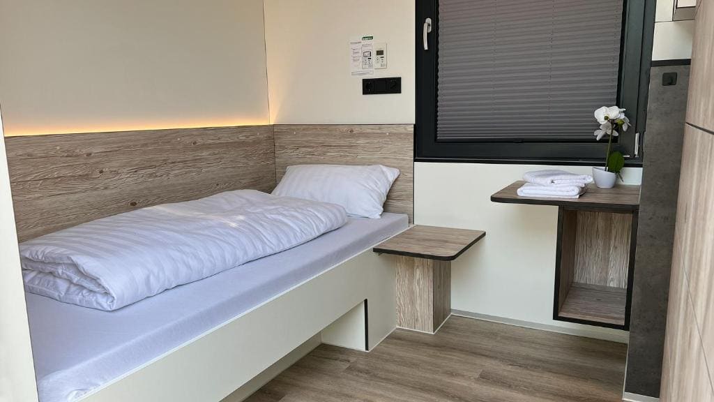 Single Room with Private Bathroom room - Image 3