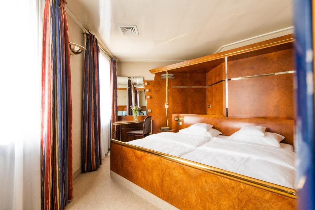 Suite room - Image 1