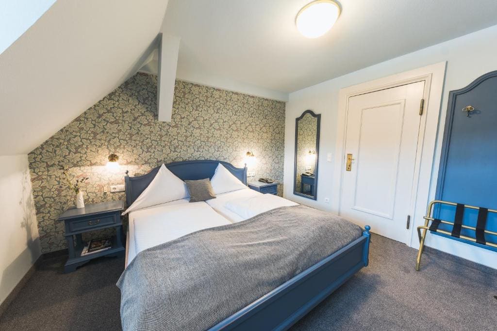 Small Double Room room - Image 2