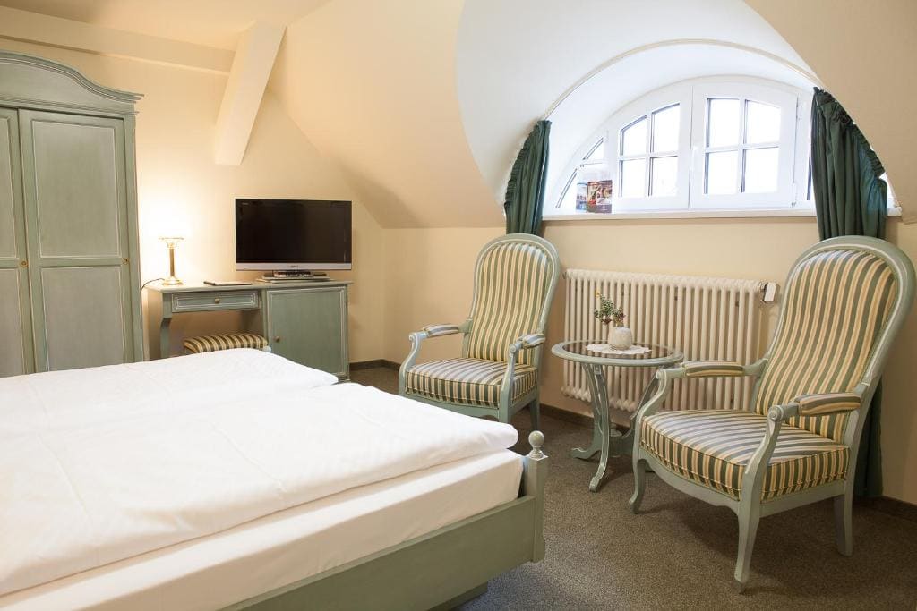Small Double Room room - Image 3