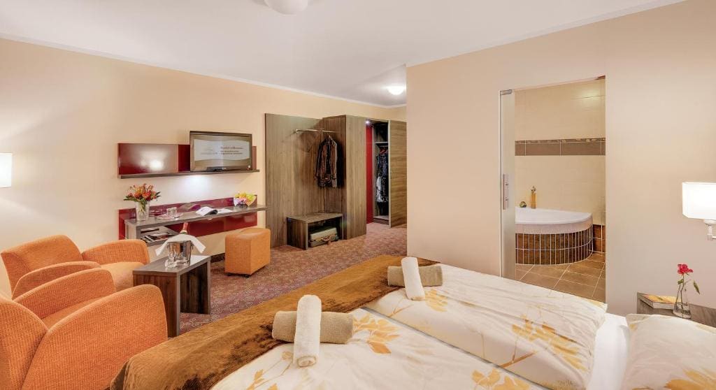 Deluxe Room room - Image 3