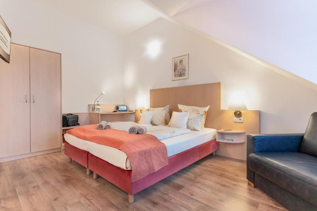 Large Double Room room - Image 2