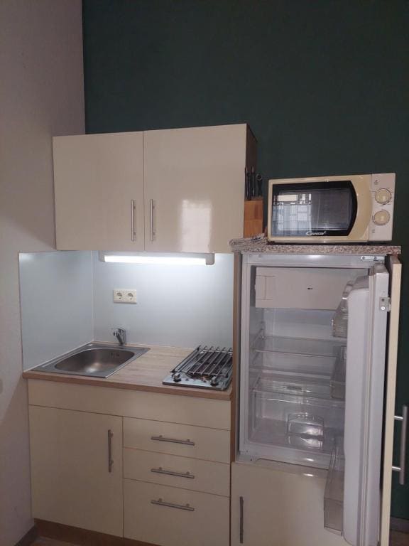 Queen Studio room - Image 2