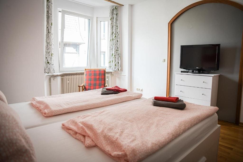 One-Bedroom Apartment room - Image 1