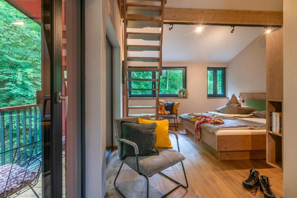 Family Room with Balcony room - Image 2