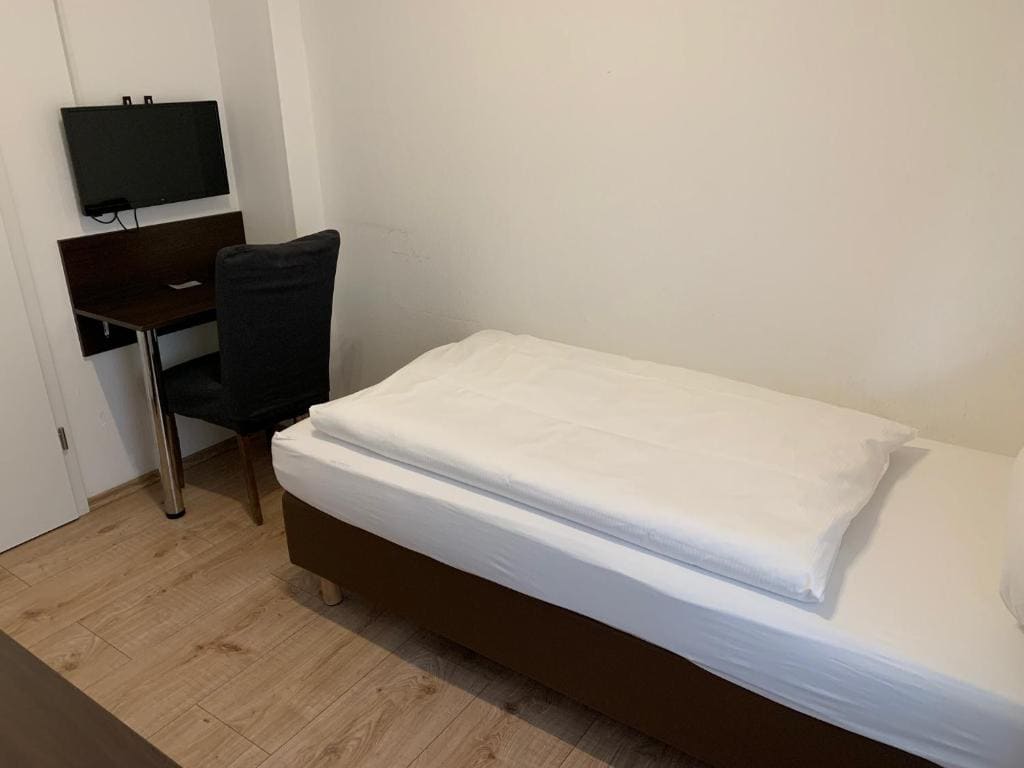 Double Room with Shared Toilet room - Image 2