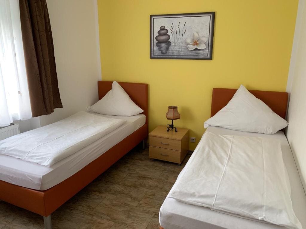 Double Room with Shared Toilet room - Image 3