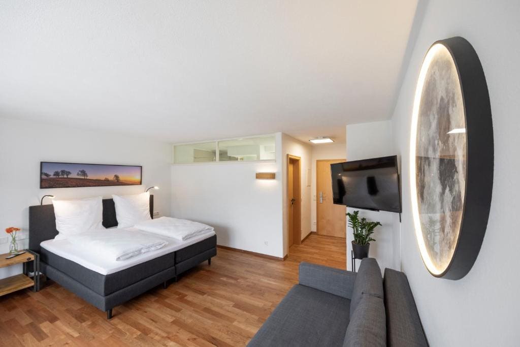 Deluxe Double Room with Balcony room - Image 1