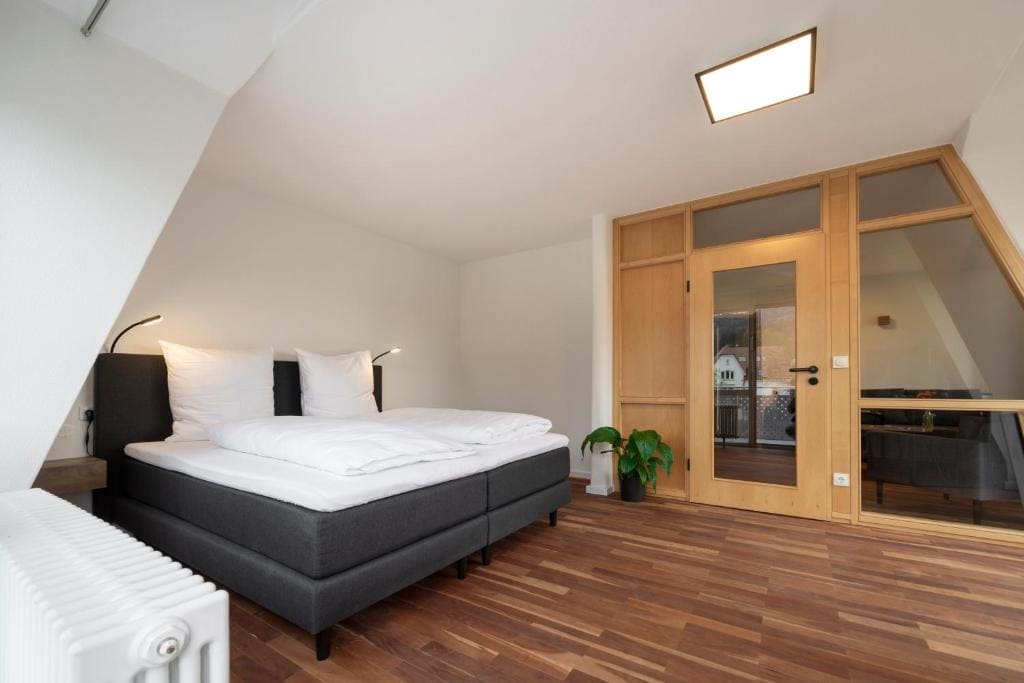 Junior Suite with Balcony room - Image 2