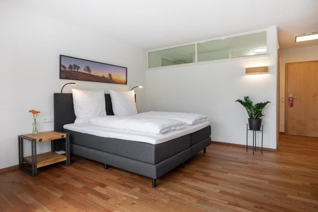 Deluxe Double Room with Balcony room - Image 3