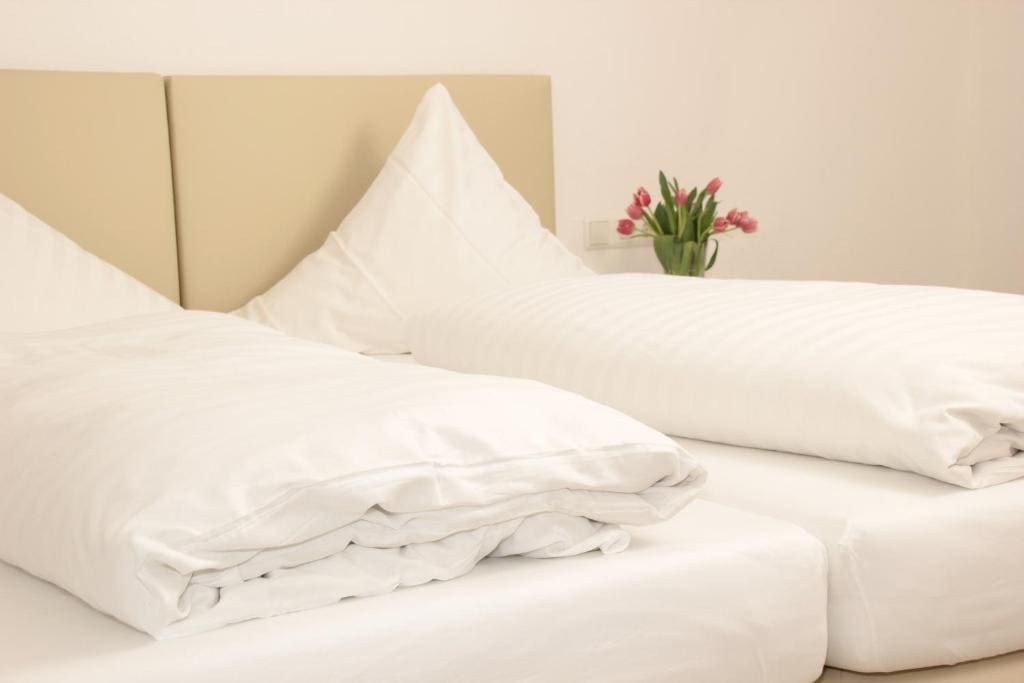 One-Bedroom Apartment room - Image 1