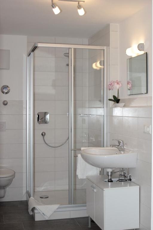 One-Bedroom Apartment room - Image 2