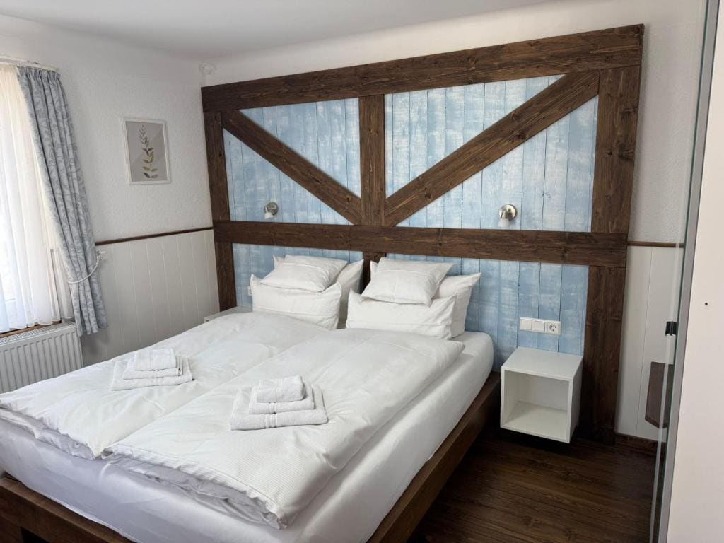 Double Room with Private Bathroom room - Image 3