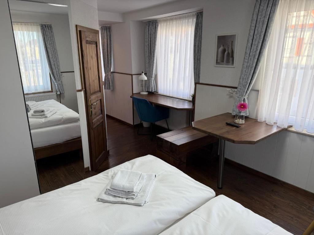 Double Room with Private Bathroom room - Image 2