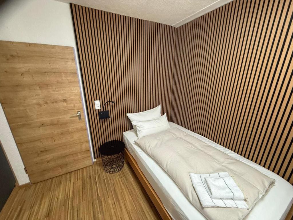 Single Room with Shower room - Image 1