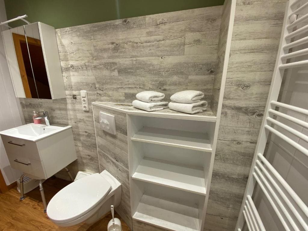 Family Room room - Image 2