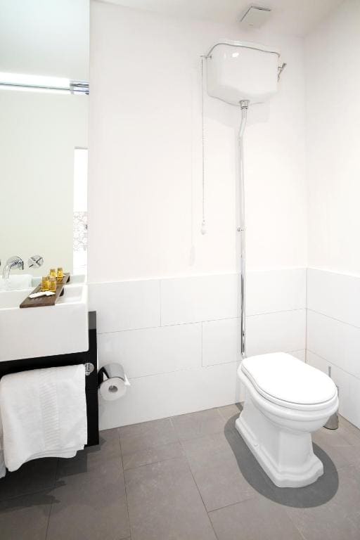 Small Deluxe Double Room room - Image 2