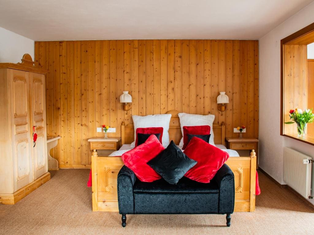 Deluxe Family Room room - Image 1